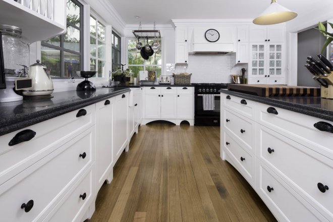 Kitchen joinery country style 