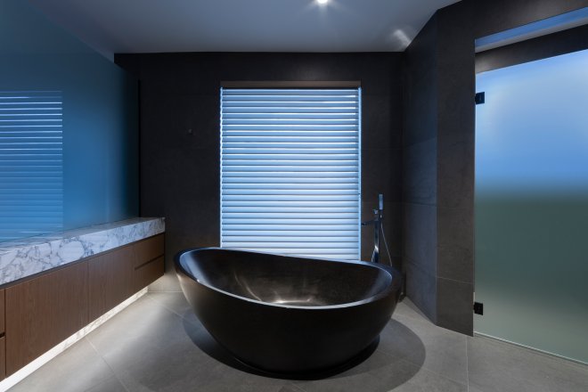 Free standing bath stone bath